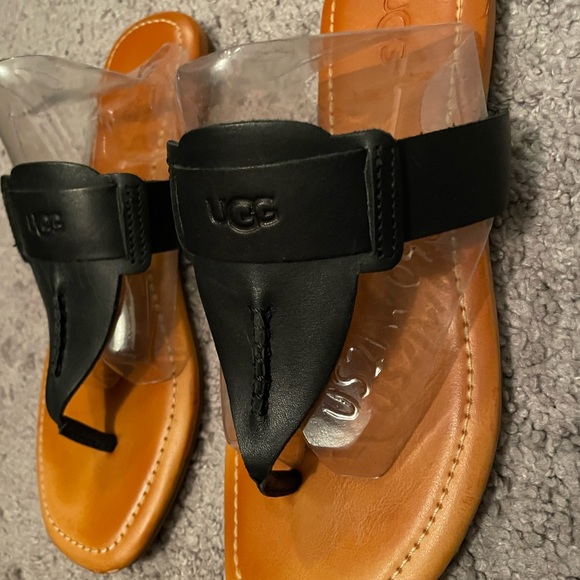 UGGs Gaila like new - Picture 3 of 4